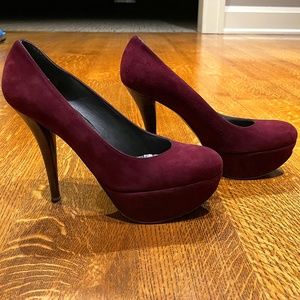 Stuart Weitzman- burgundy Suede Pump with platform-Size 7.5N